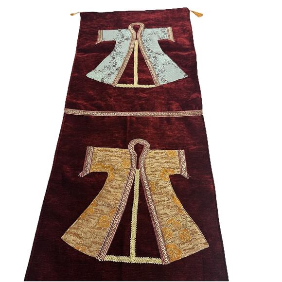 oriental wall hanging tapestry Trio Red Kaftans Design 17 X 60 In. - Picture 5 of 10